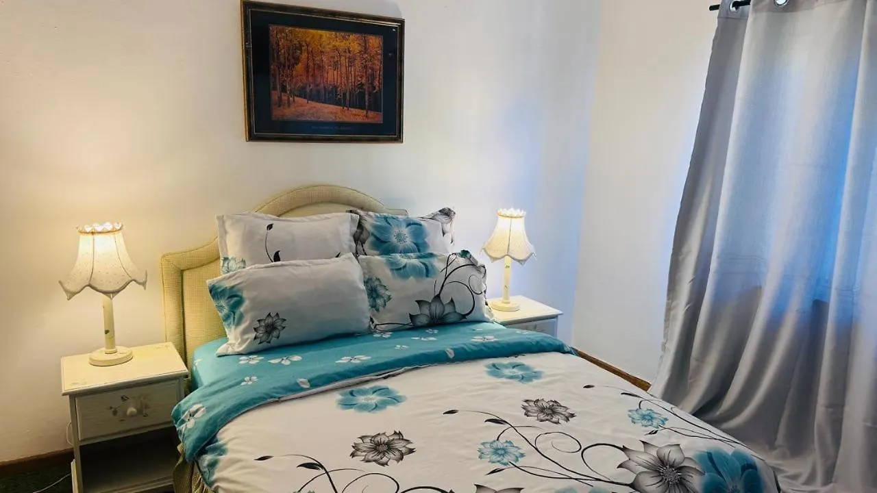Guest house Leisure Lodges Middle Room Cape Town