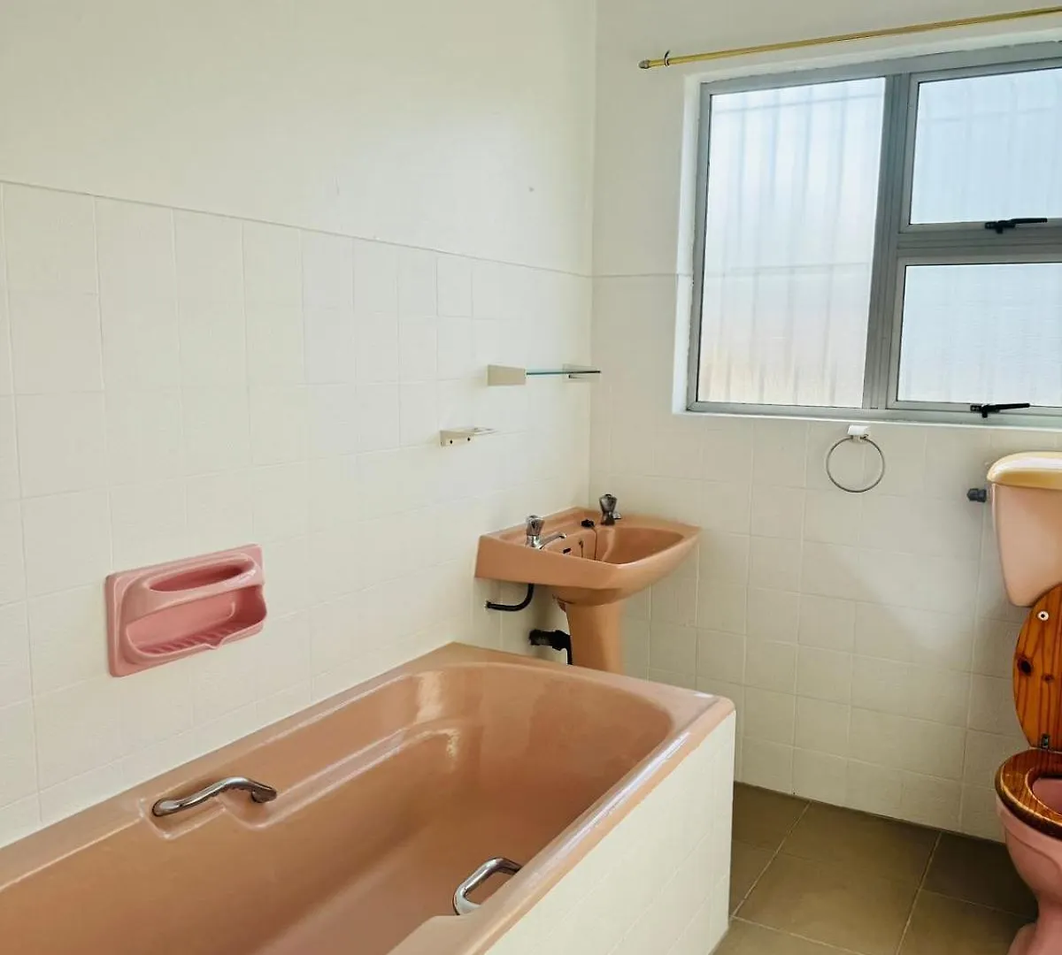 Leisure Lodges Middle Room Cape Town